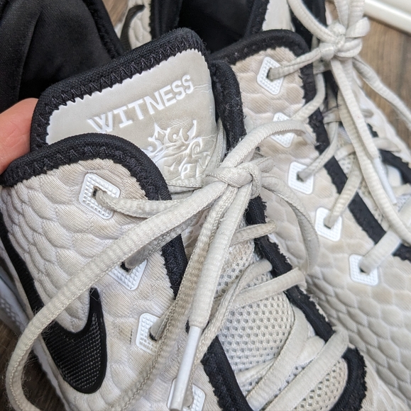 Nike LeBron Witness III PRM Akron 330 black white basketball shoes EUC Men's 11 - Picture 6 of 8